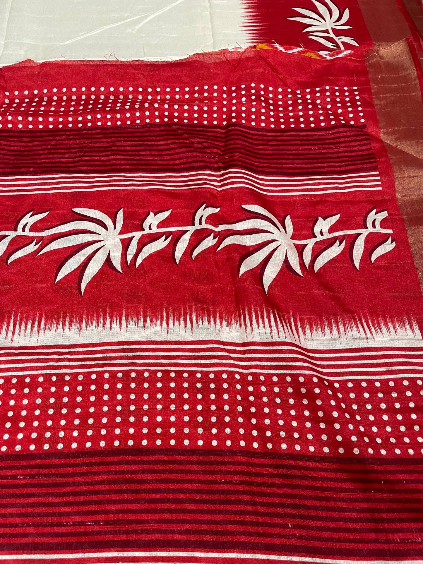 Classic White & Red Slub Silk Saree With Blouse